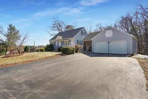 18 Leslie Lane Nashua NH 03062