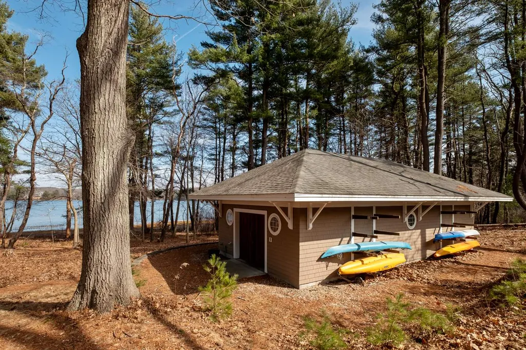 100 Shepards Cove Road Kittery ME 03904