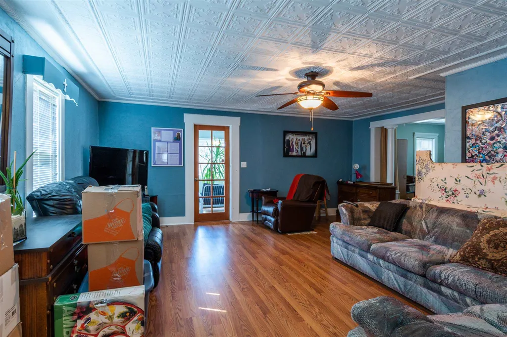 27 Grand Avenue Hudson NH 03051