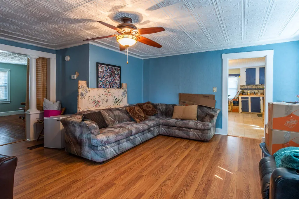 27 Grand Avenue Hudson NH 03051