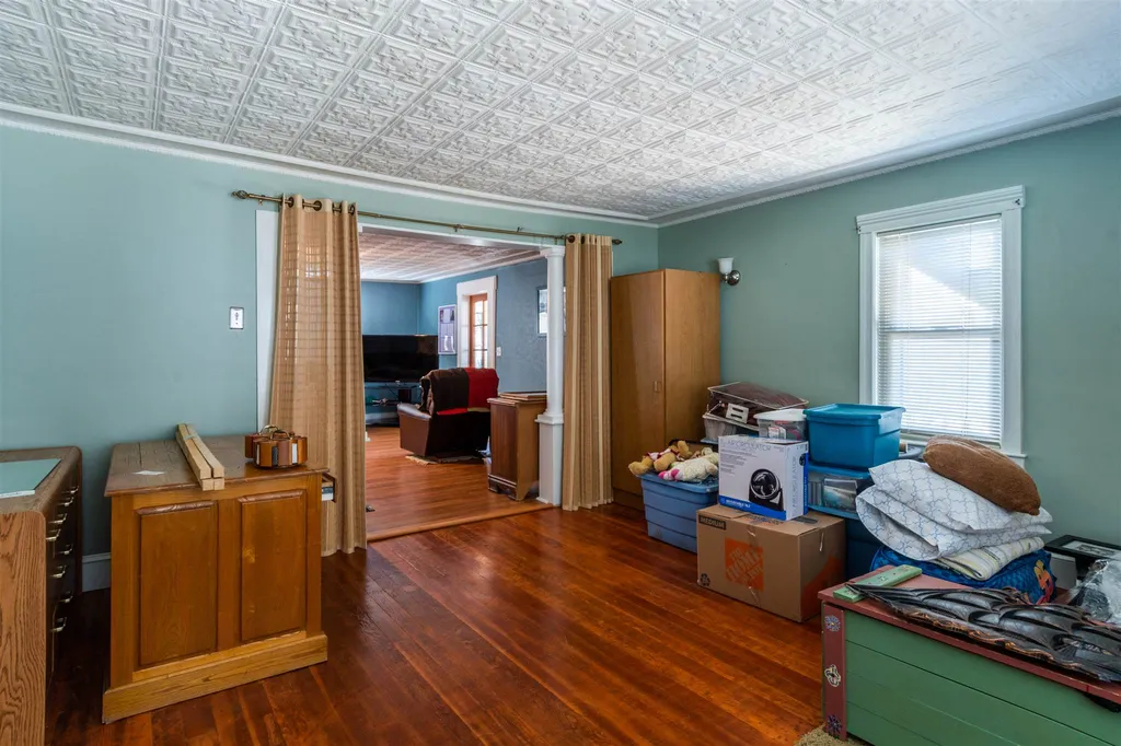 27 Grand Avenue Hudson NH 03051