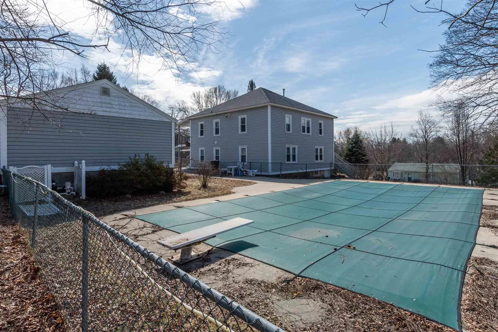 27 Grand Avenue Hudson NH 03051
