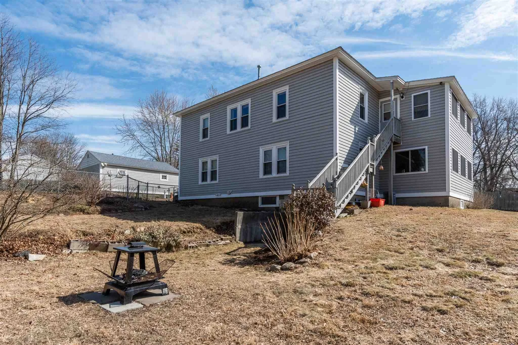 27 Grand Avenue Hudson NH 03051