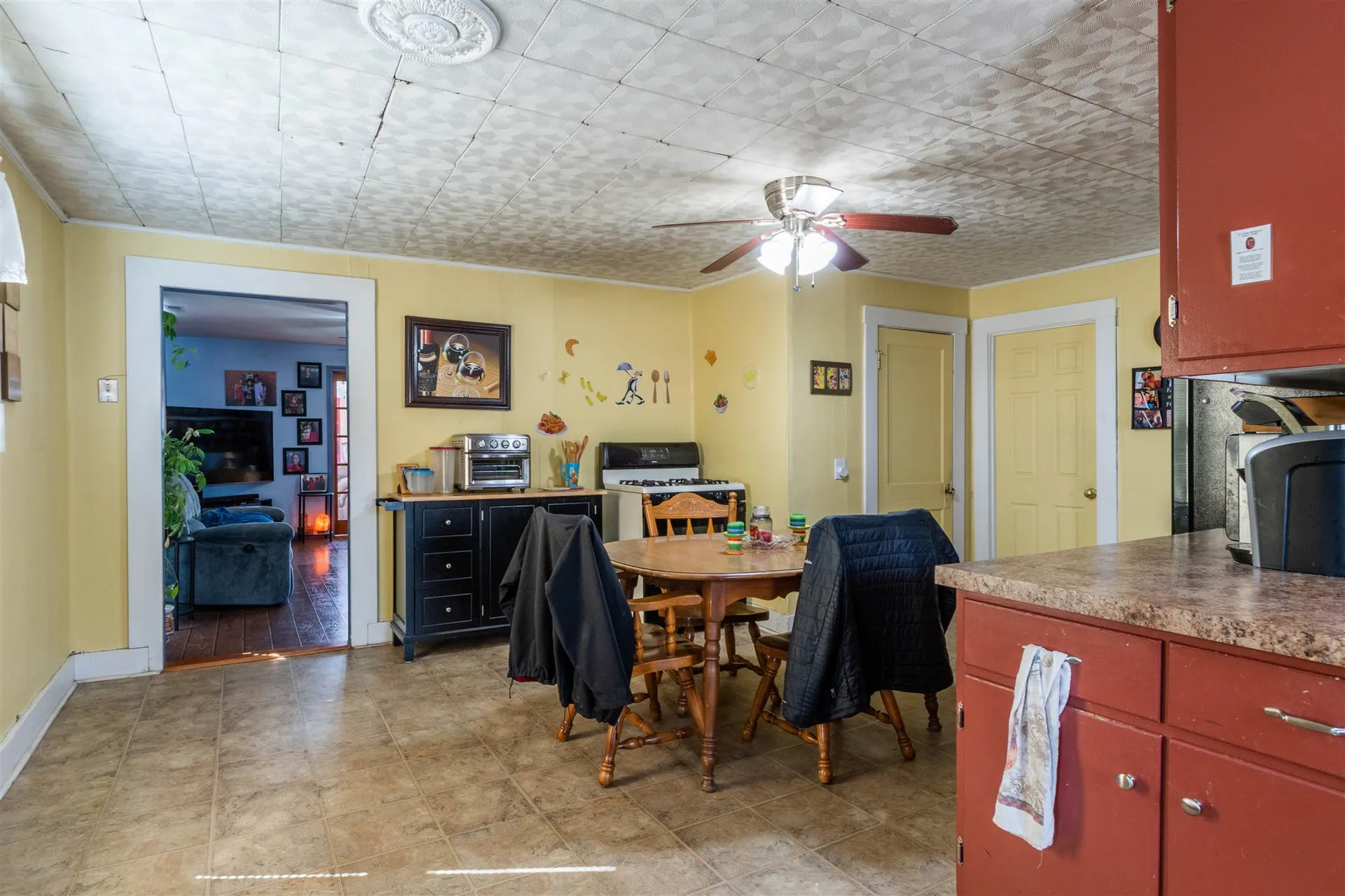 27 Grand Avenue Hudson NH 03051