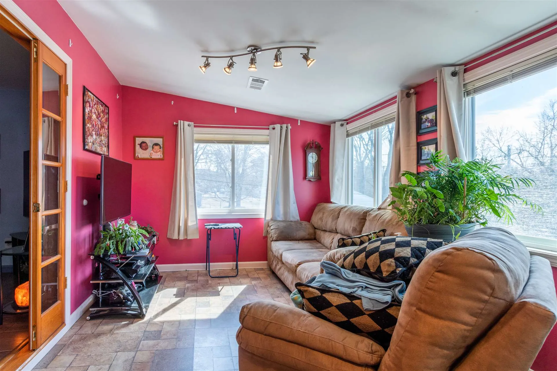 27 Grand Avenue Hudson NH 03051
