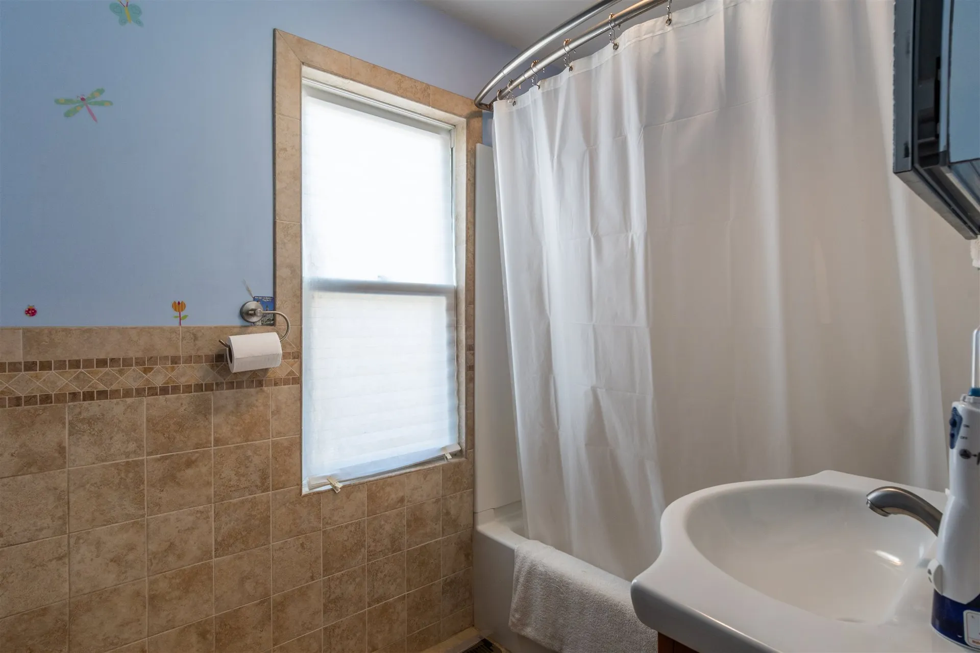 27 Grand Avenue Hudson NH 03051
