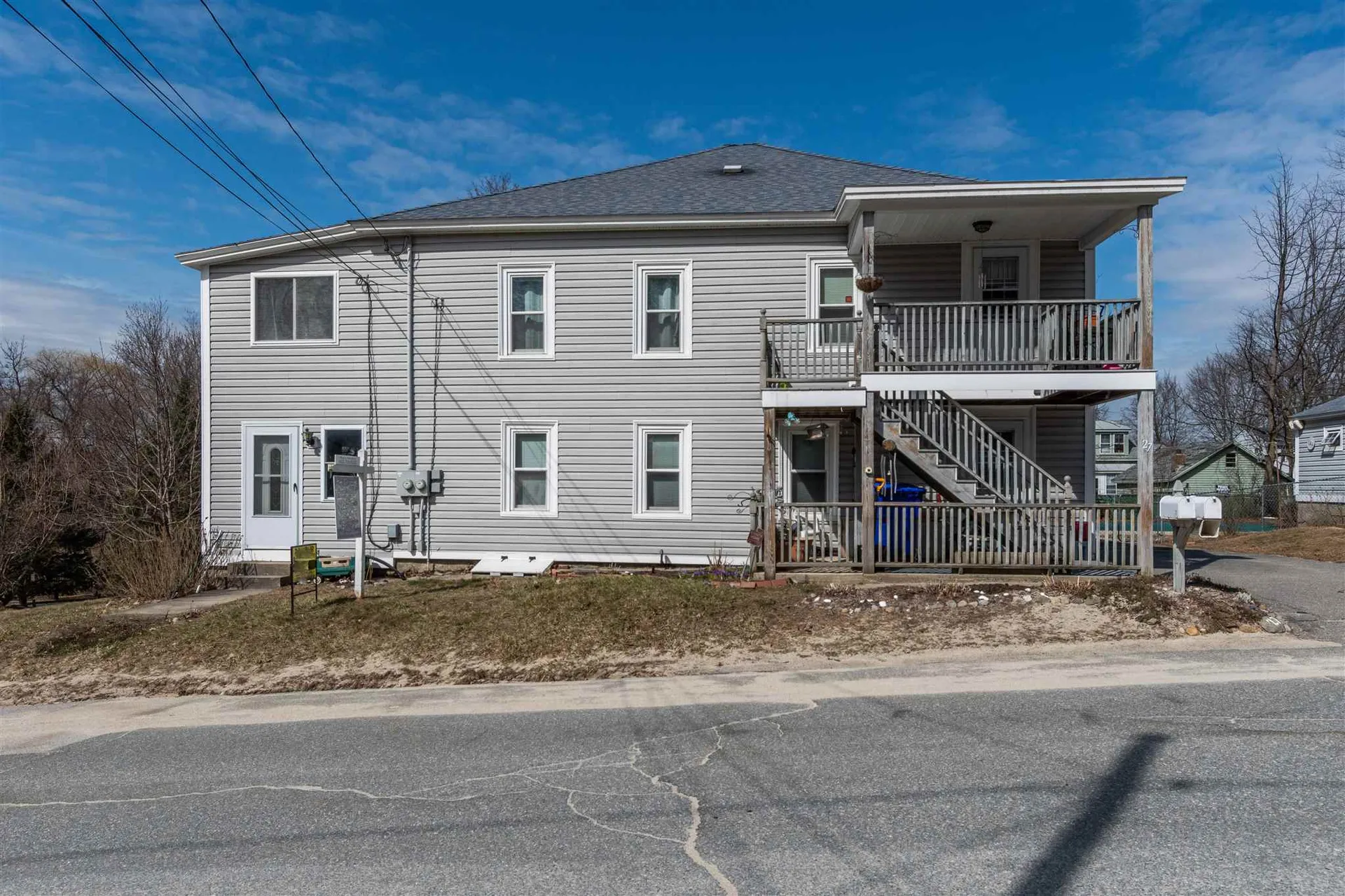 27 Grand Avenue Hudson NH 03051