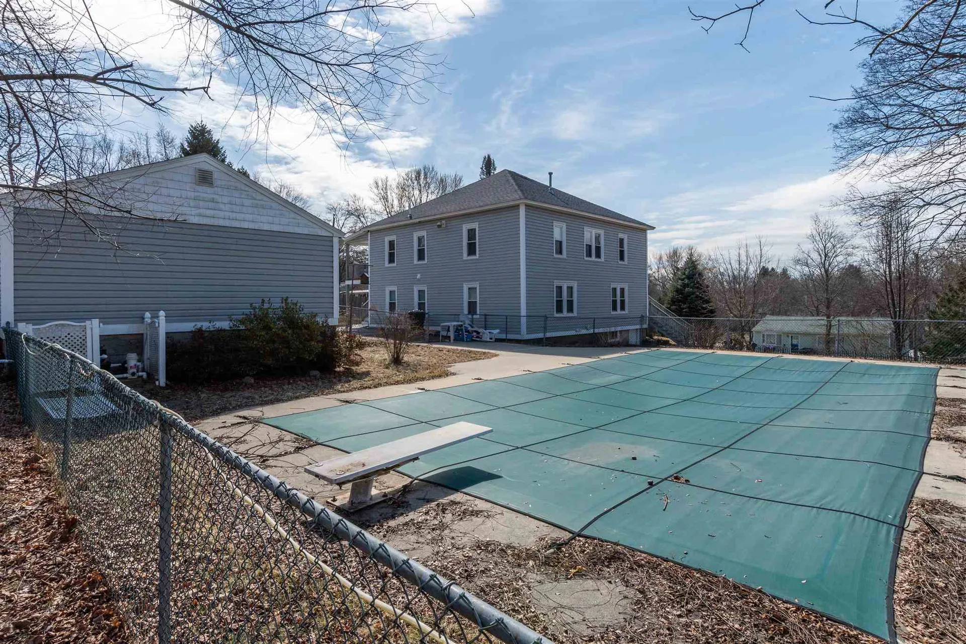 27 Grand Avenue Hudson NH 03051
