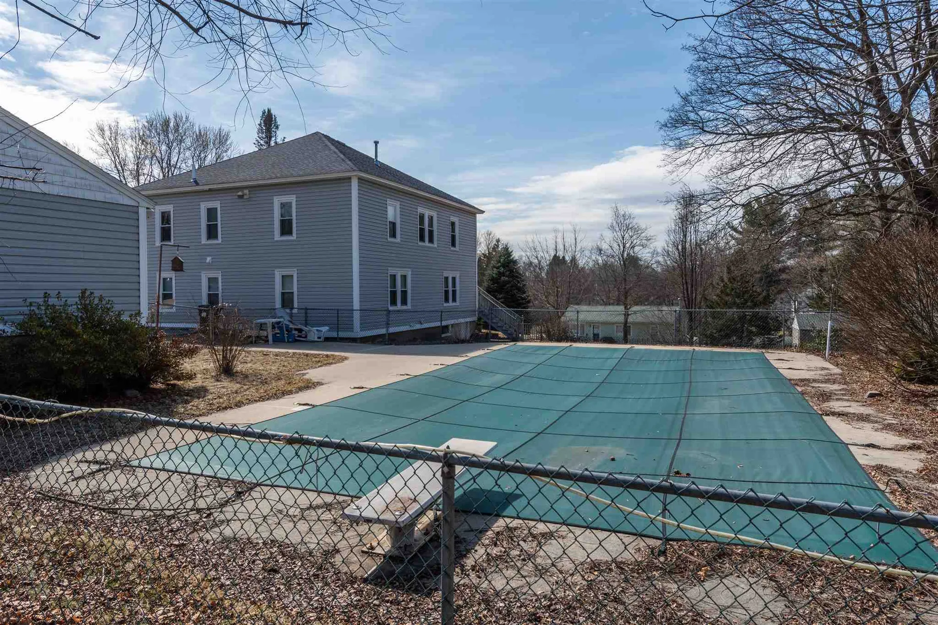 27 Grand Avenue Hudson NH 03051