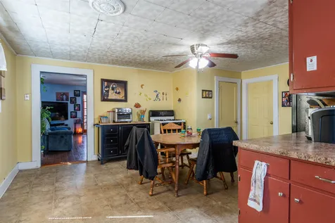 27 Grand Avenue Hudson NH 03051