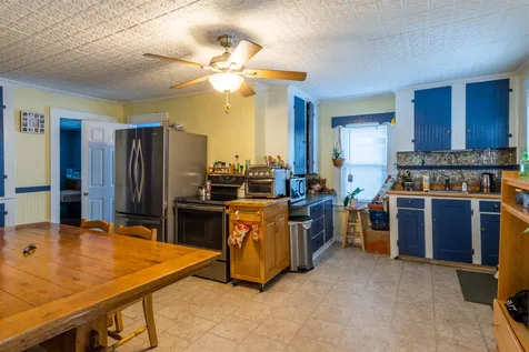 27 Grand Avenue Hudson NH 03051