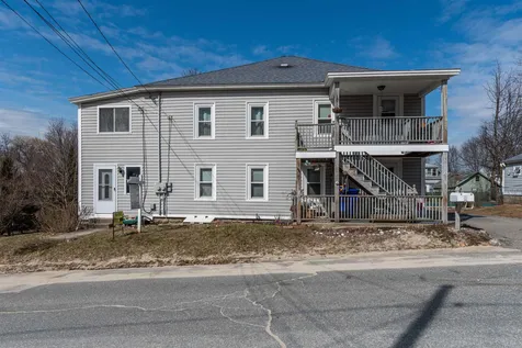27 Grand Avenue Hudson NH 03051