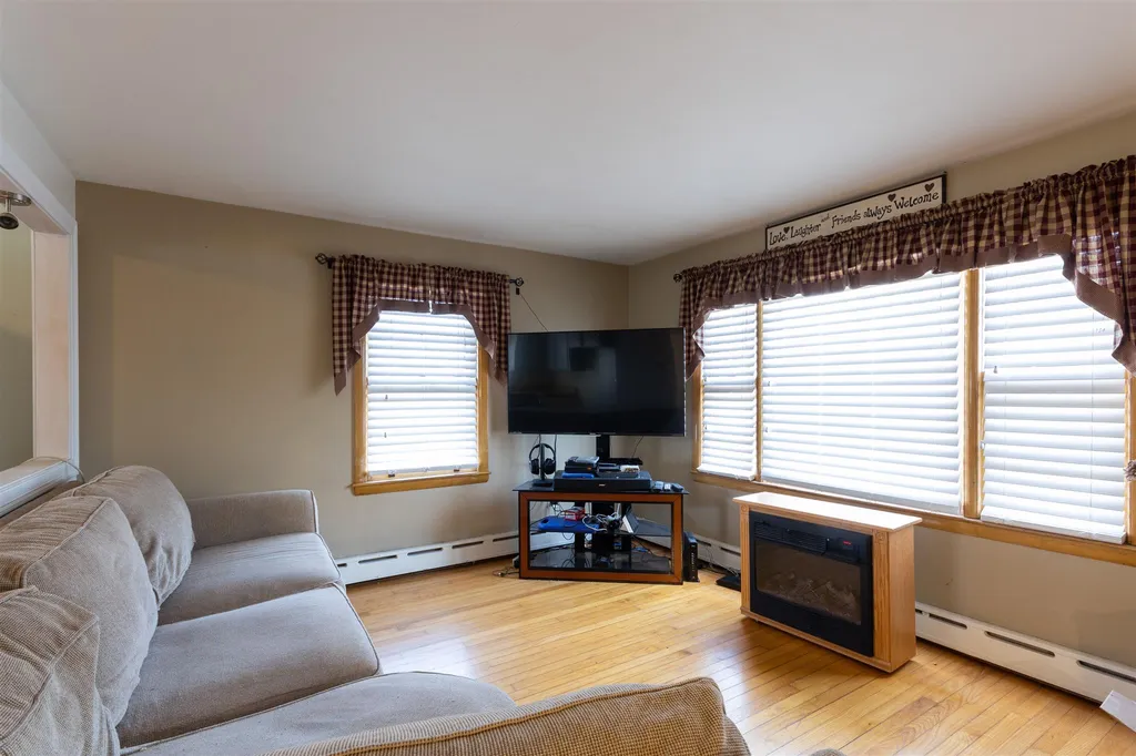 31 Davis Street Somersworth NH 03878