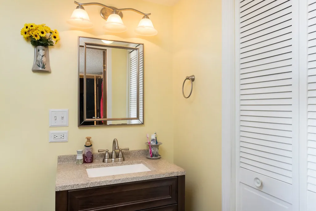 4 North Cranberry Lane Rochester NH 03867