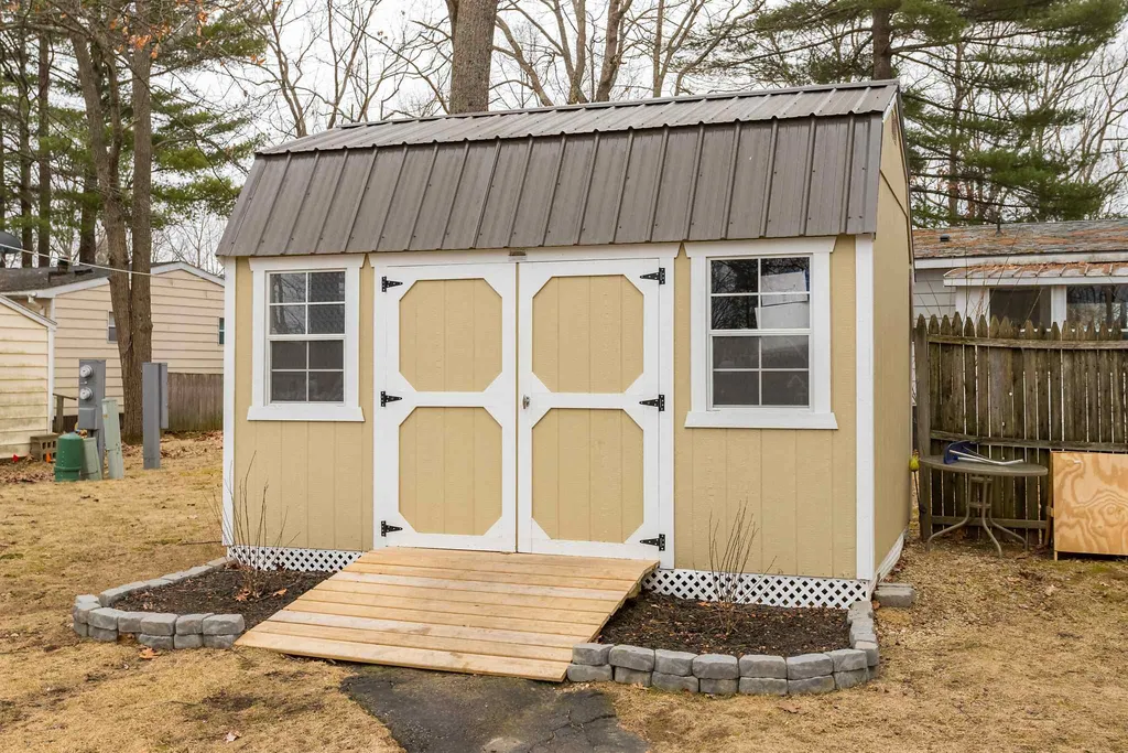 4 North Cranberry Lane Rochester NH 03867