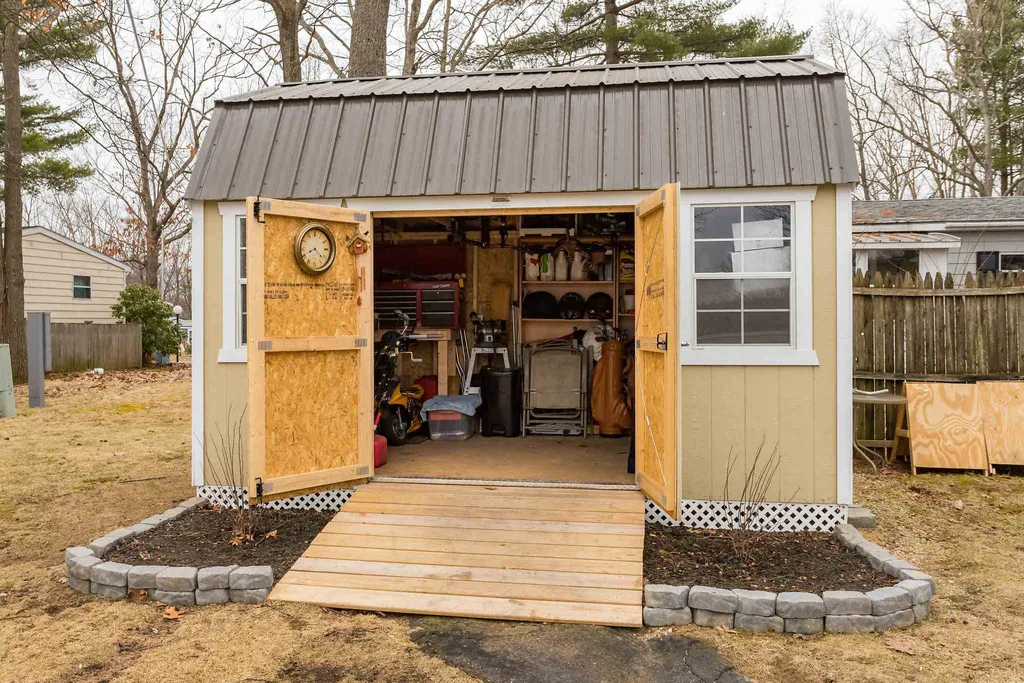 4 North Cranberry Lane Rochester NH 03867