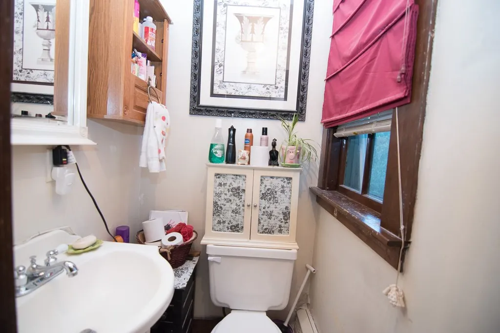 4 Brook Street Derry NH 03038