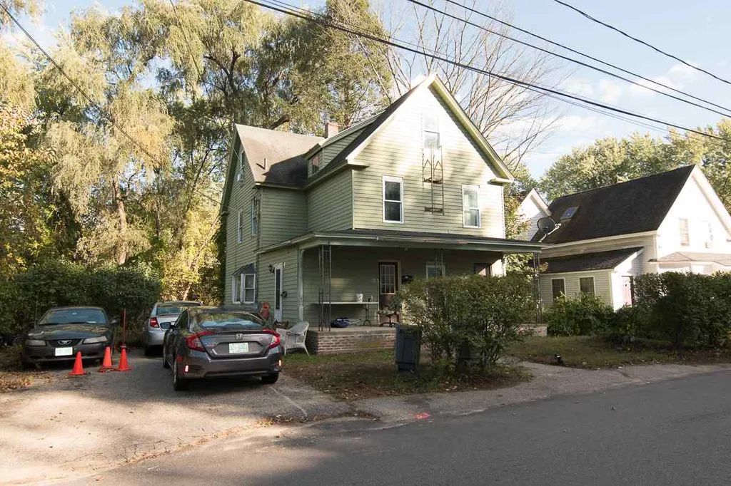 4 Brook Street Derry NH 03038
