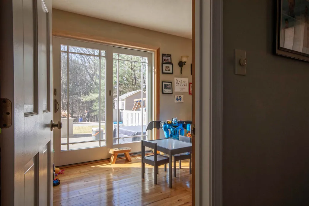 10 Burbank Road Londonderry NH 03053