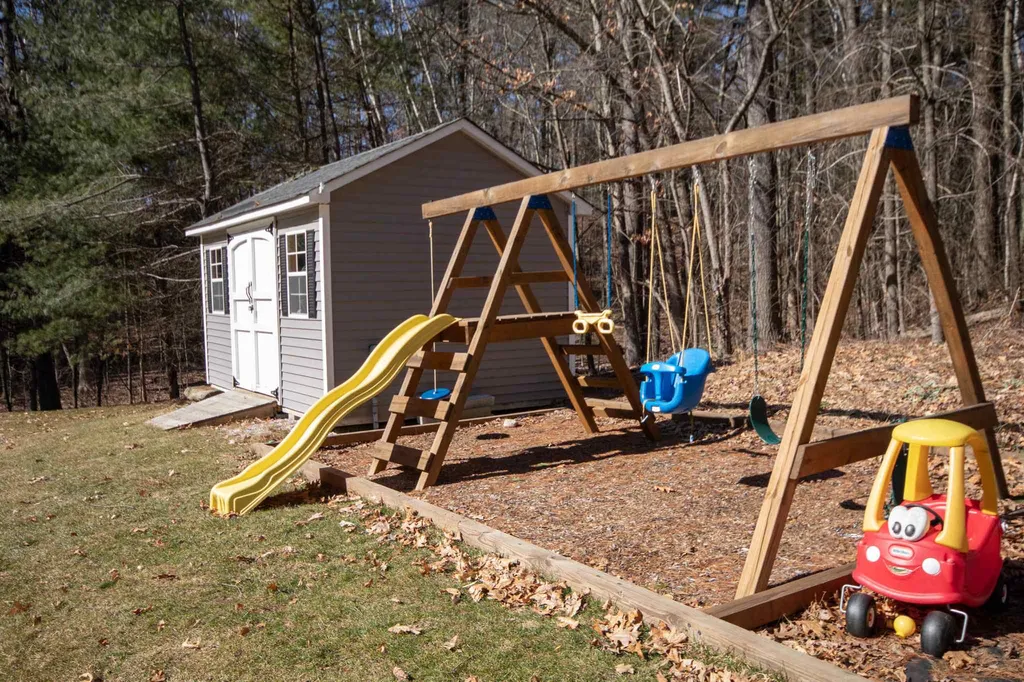 10 Burbank Road Londonderry NH 03053