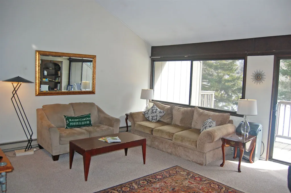 60 Drumleys North Road Warren VT 05674