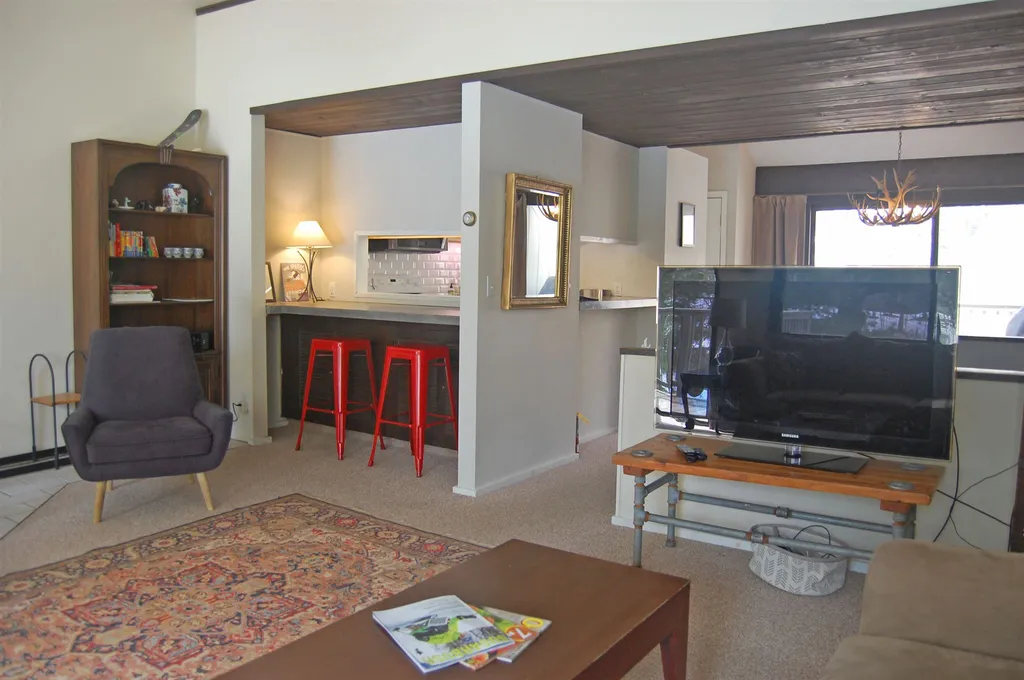 60 Drumleys North Road Warren VT 05674