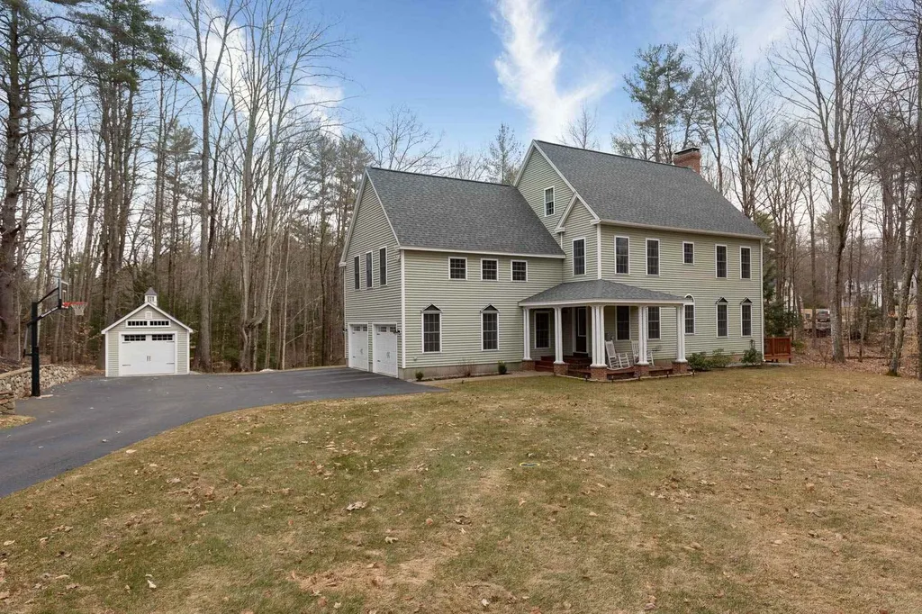 44 Robinson Street Brentwood NH 03833