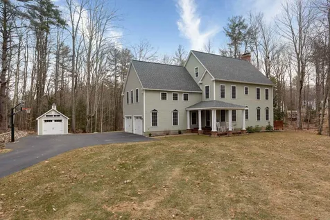 44 Robinson Street Brentwood NH 03833