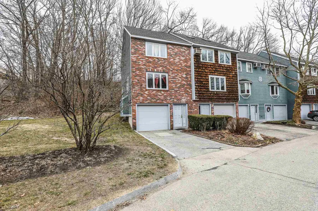 122 Valley West Way Manchester NH 03102