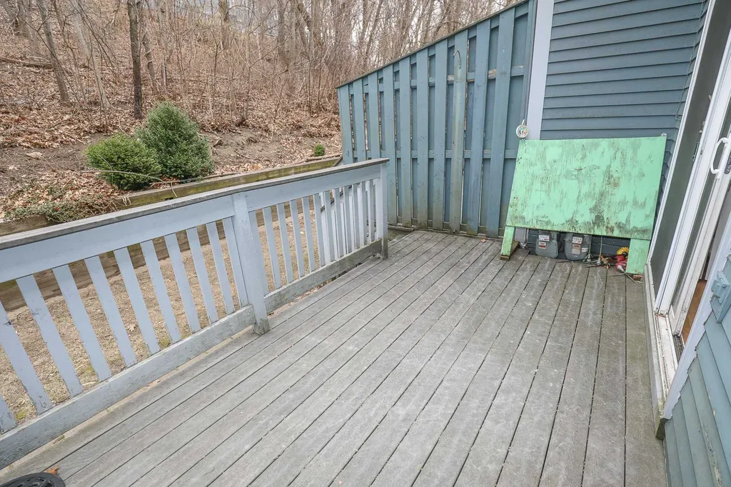 122 Valley West Way Manchester NH 03102