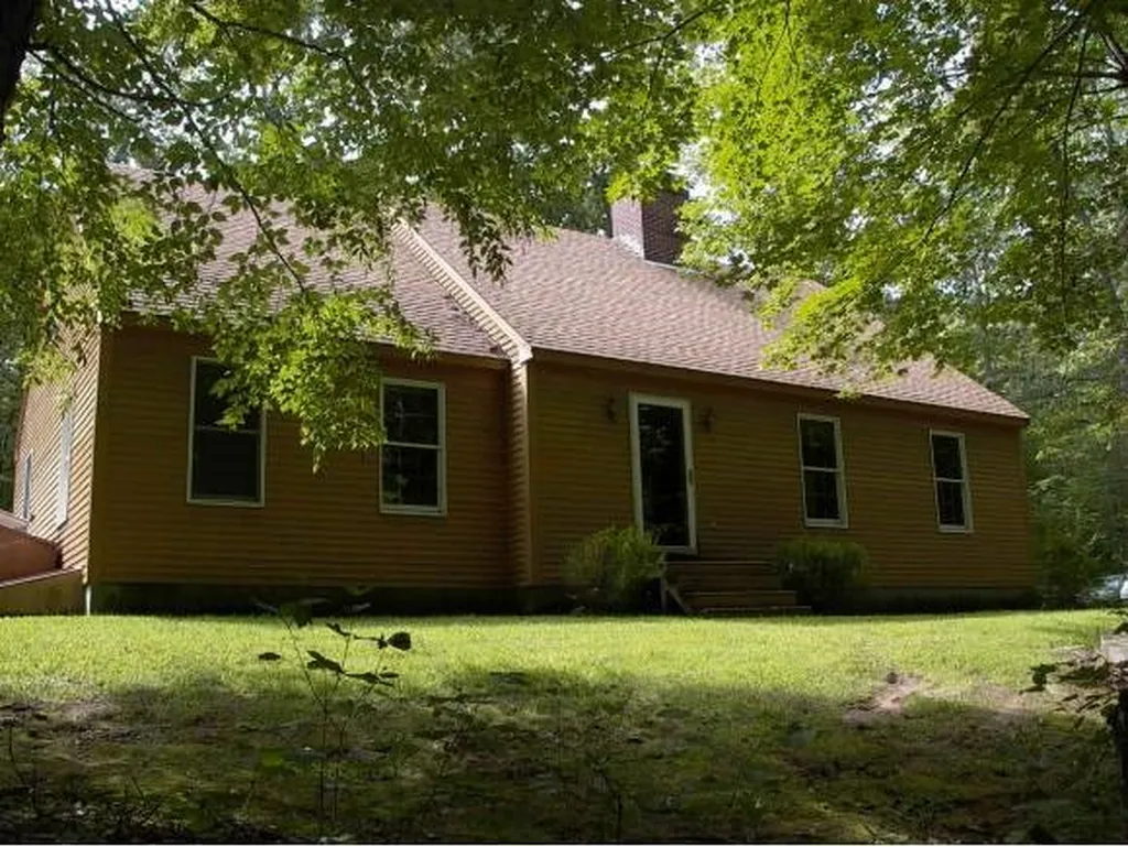 79 Ball Road Kingston NH 03848