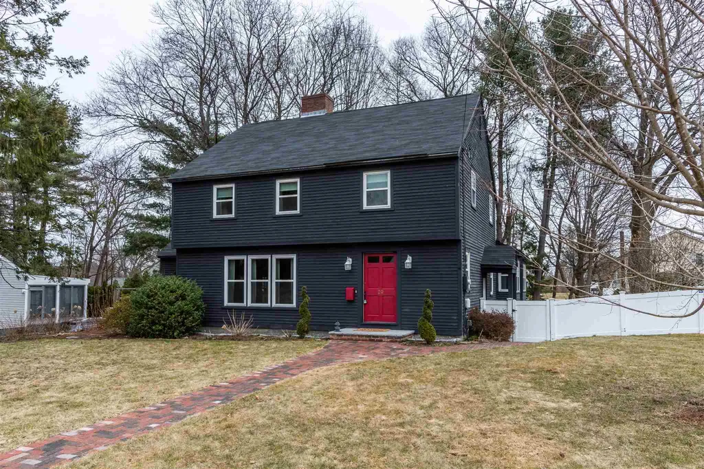 29 Raymond Street Nashua NH 03064