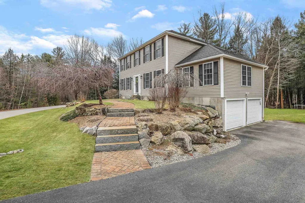 8 Sargent Drive Hooksett NH 03106