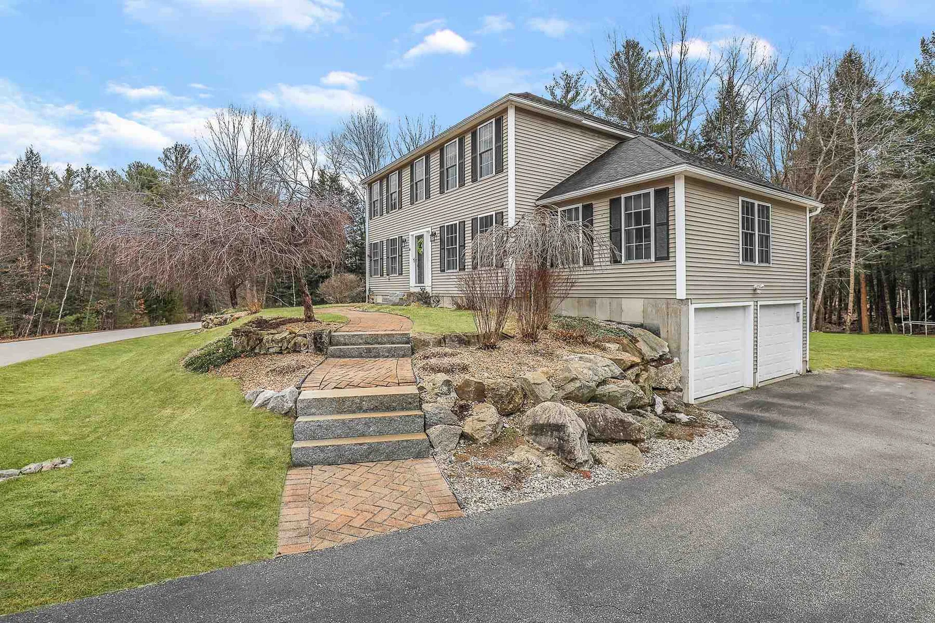 8 Sargent Drive Hooksett NH 03106