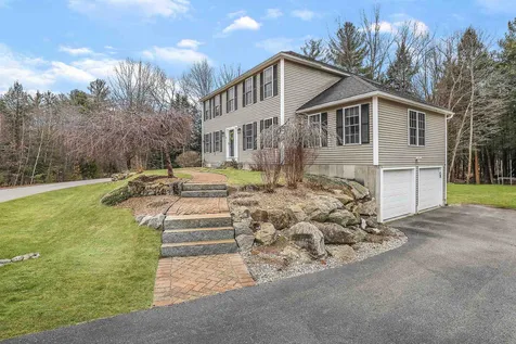 8 Sargent Drive Hooksett NH 03106