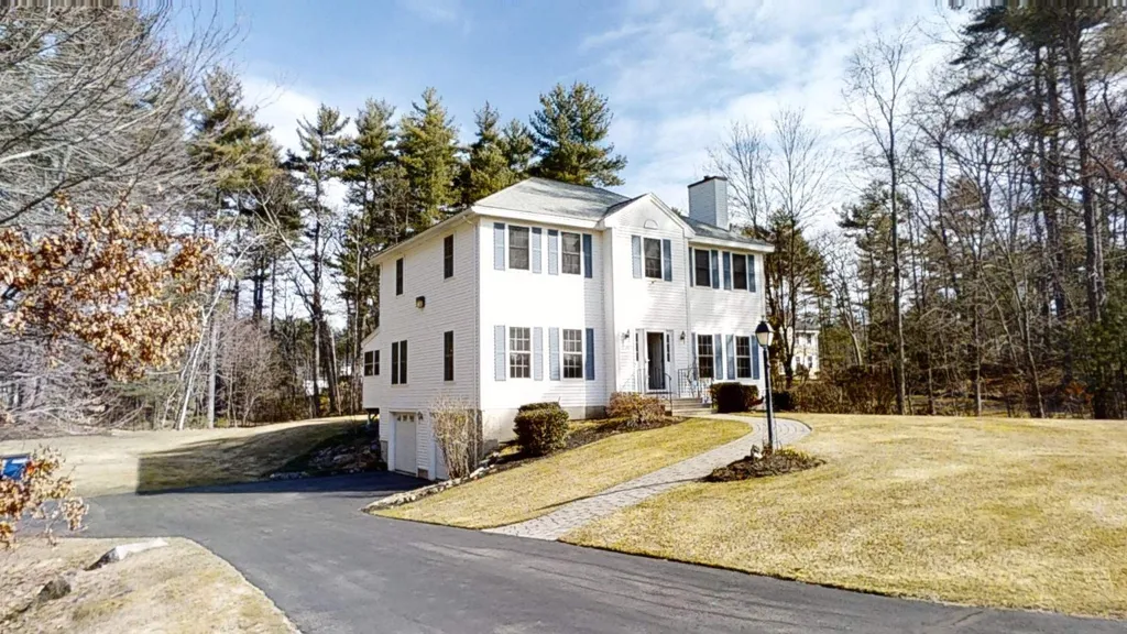 30 Magnolia Drive Pelham NH 03076