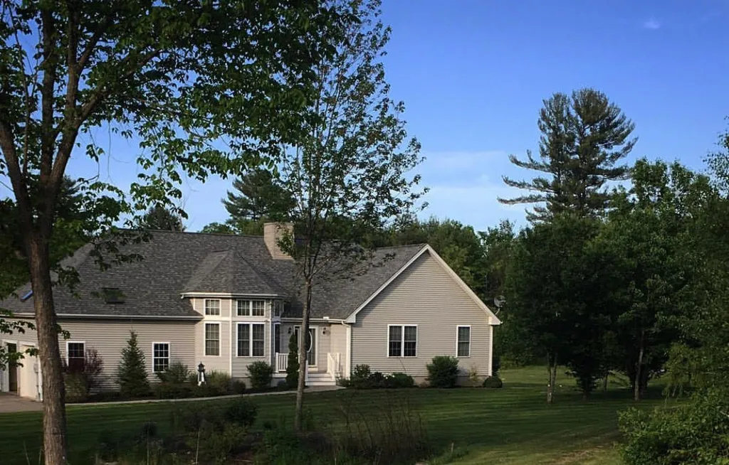 14 Colonial Drive Rochester NH 03839