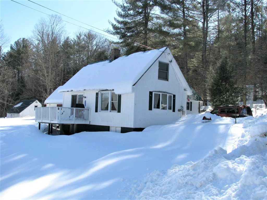 5 Veasey Drive Hebron NH 03241
