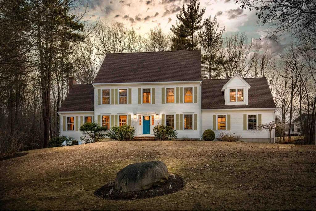 8 Wiggin Way Stratham NH 03885