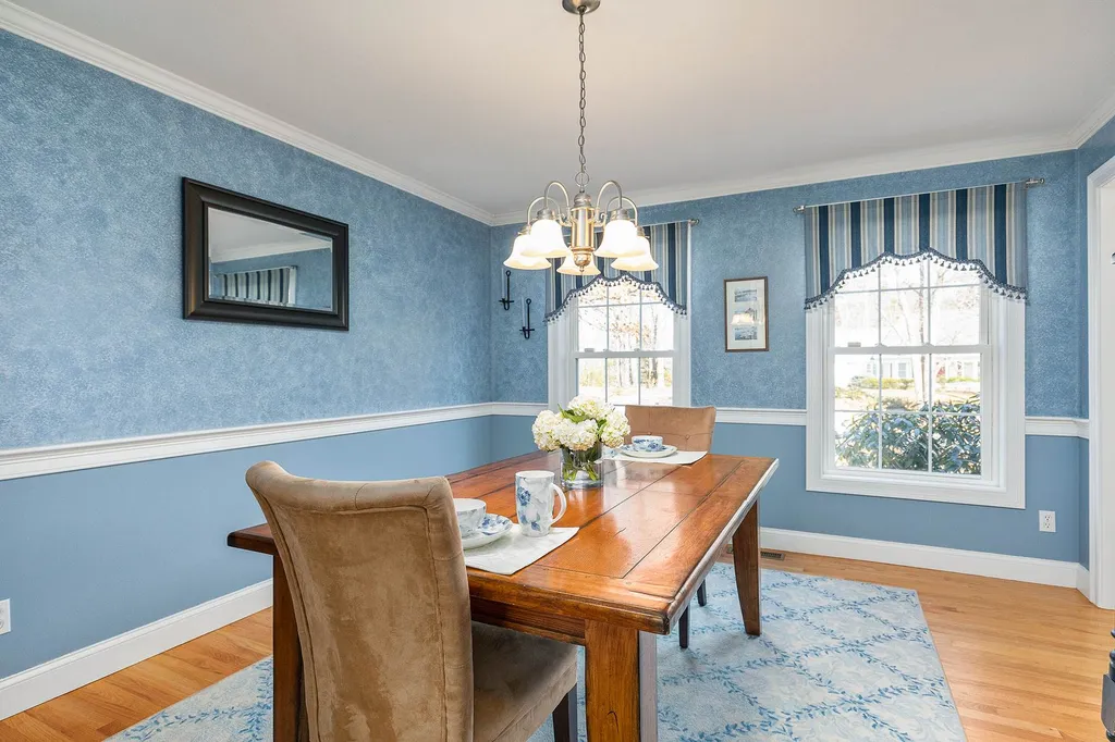 8 Wiggin Way Stratham NH 03885