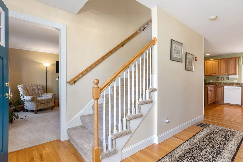8 Wiggin Way Stratham NH 03885