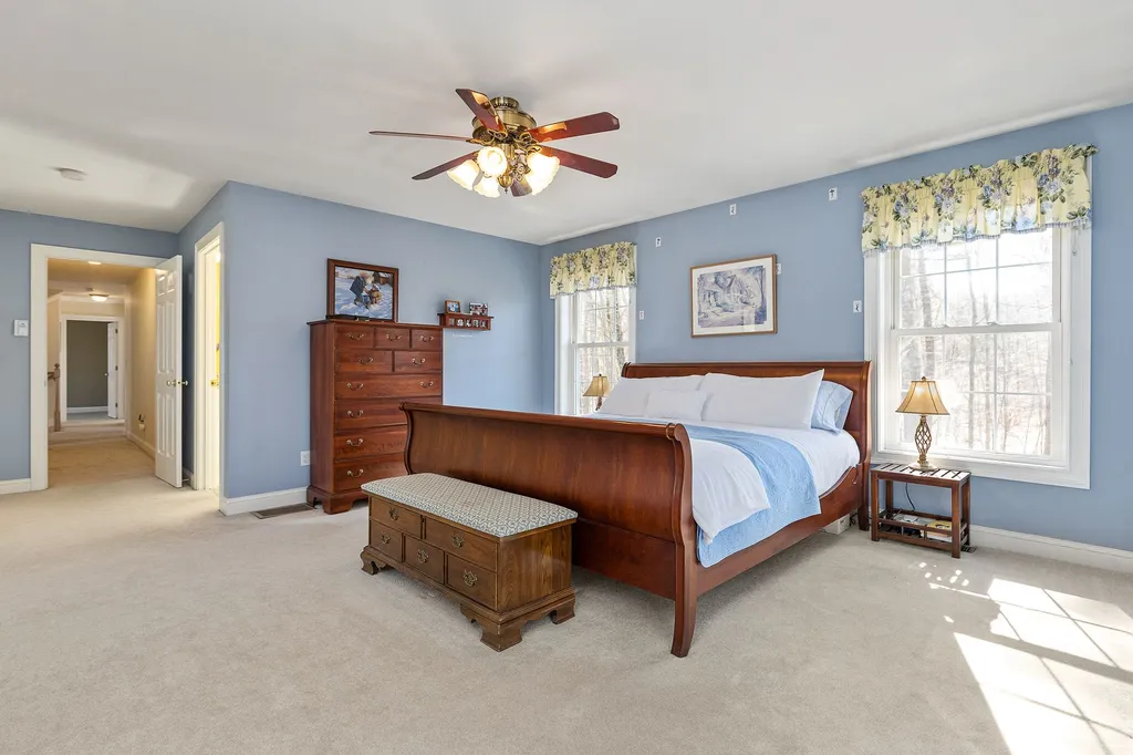 8 Wiggin Way Stratham NH 03885