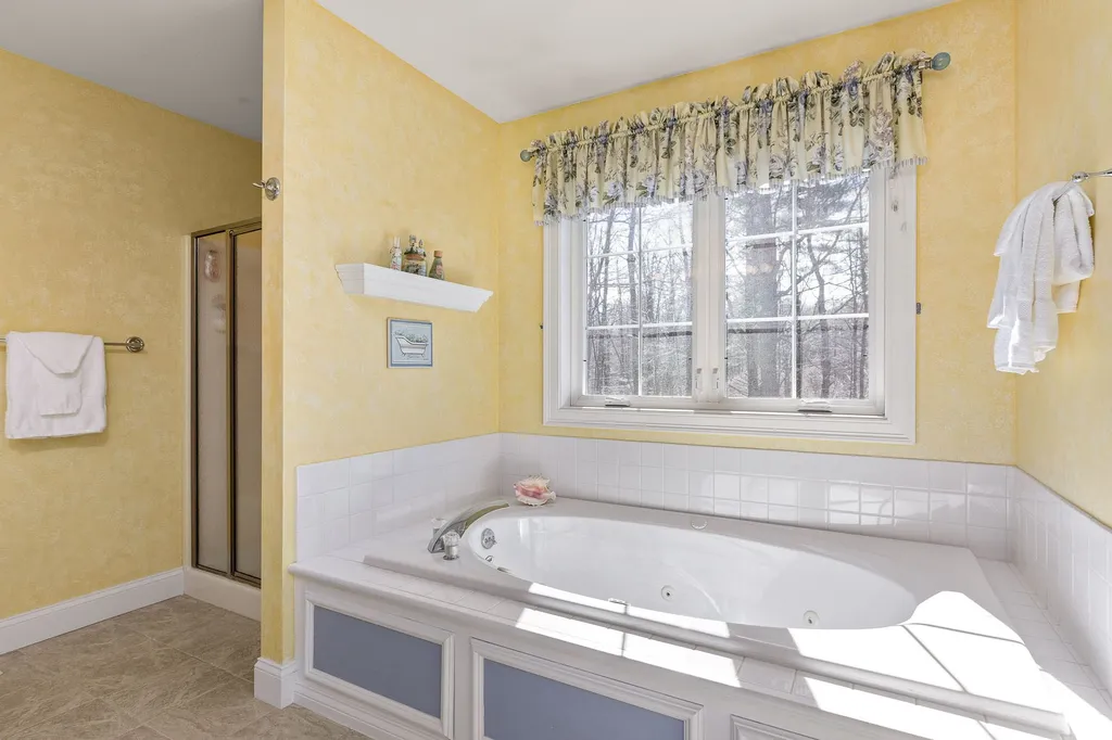 8 Wiggin Way Stratham NH 03885