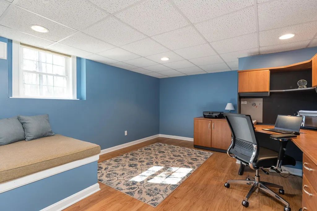 8 Wiggin Way Stratham NH 03885