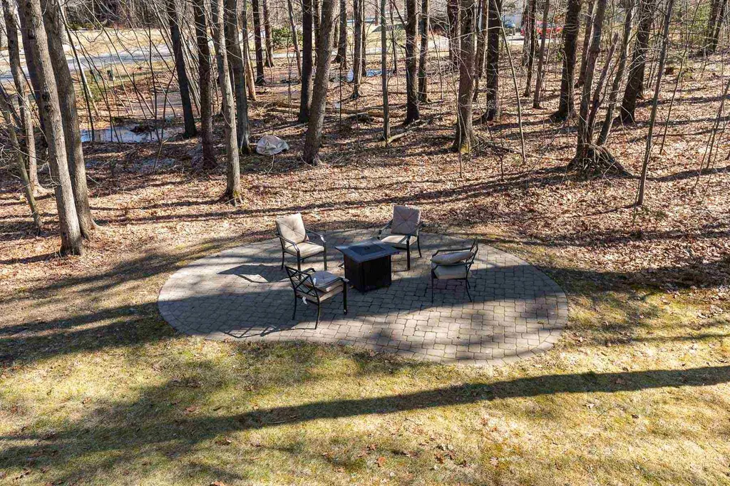 8 Wiggin Way Stratham NH 03885