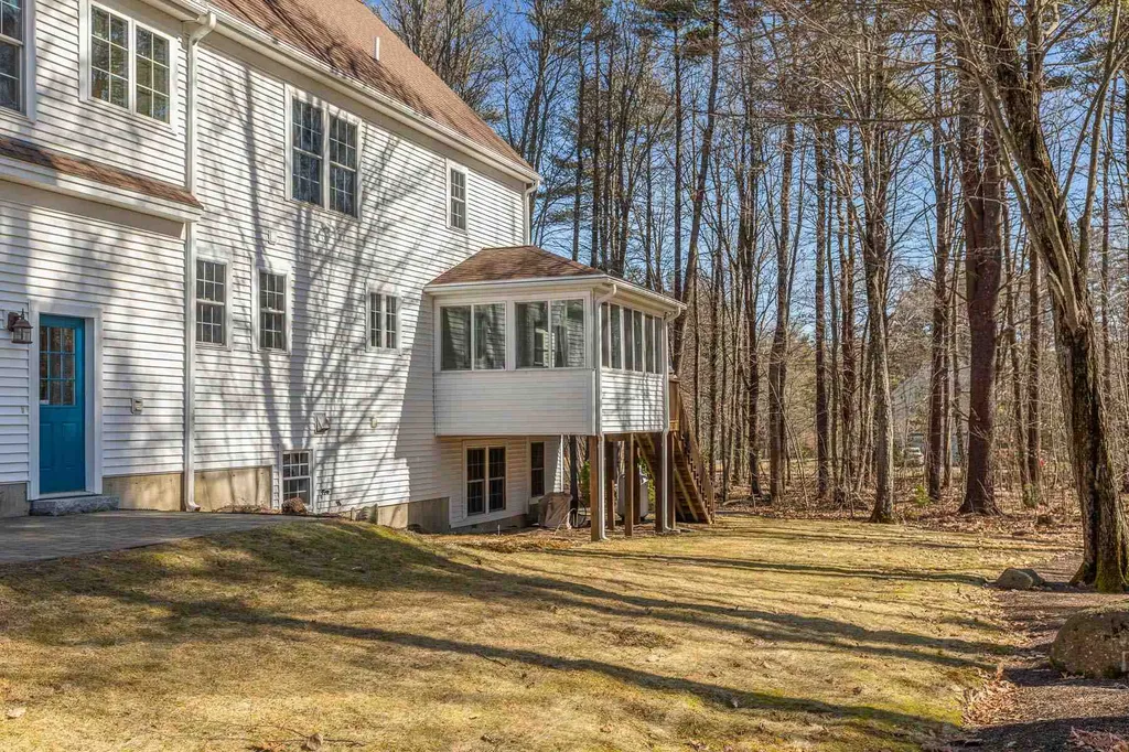 8 Wiggin Way Stratham NH 03885