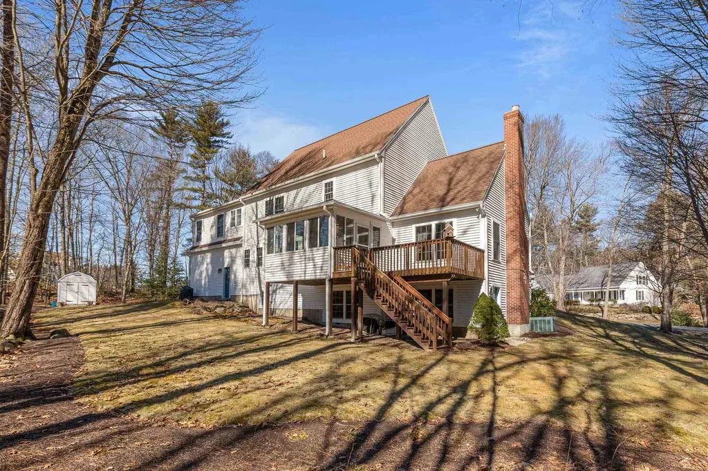 8 Wiggin Way Stratham NH 03885