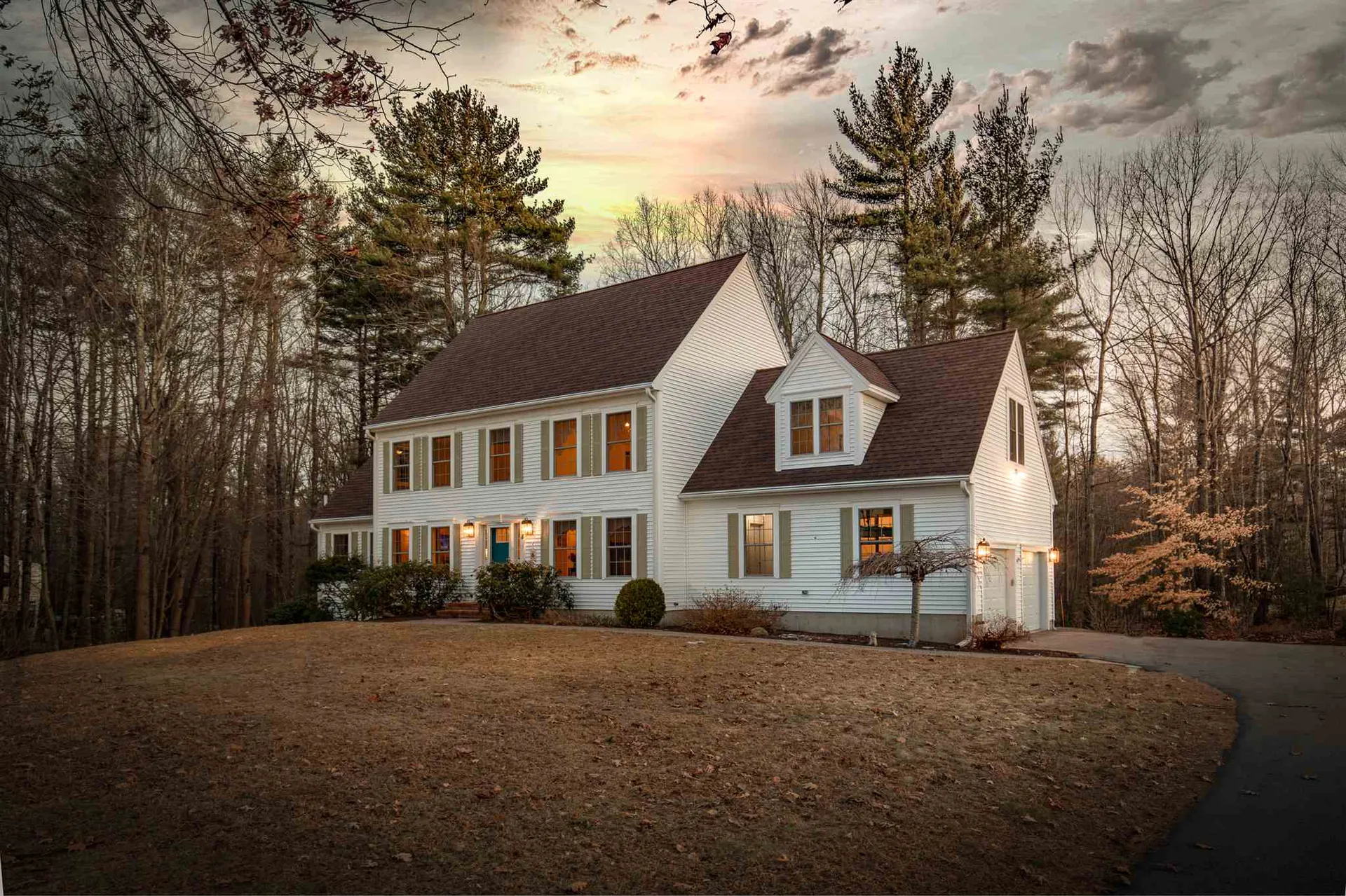 8 Wiggin Way Stratham NH 03885