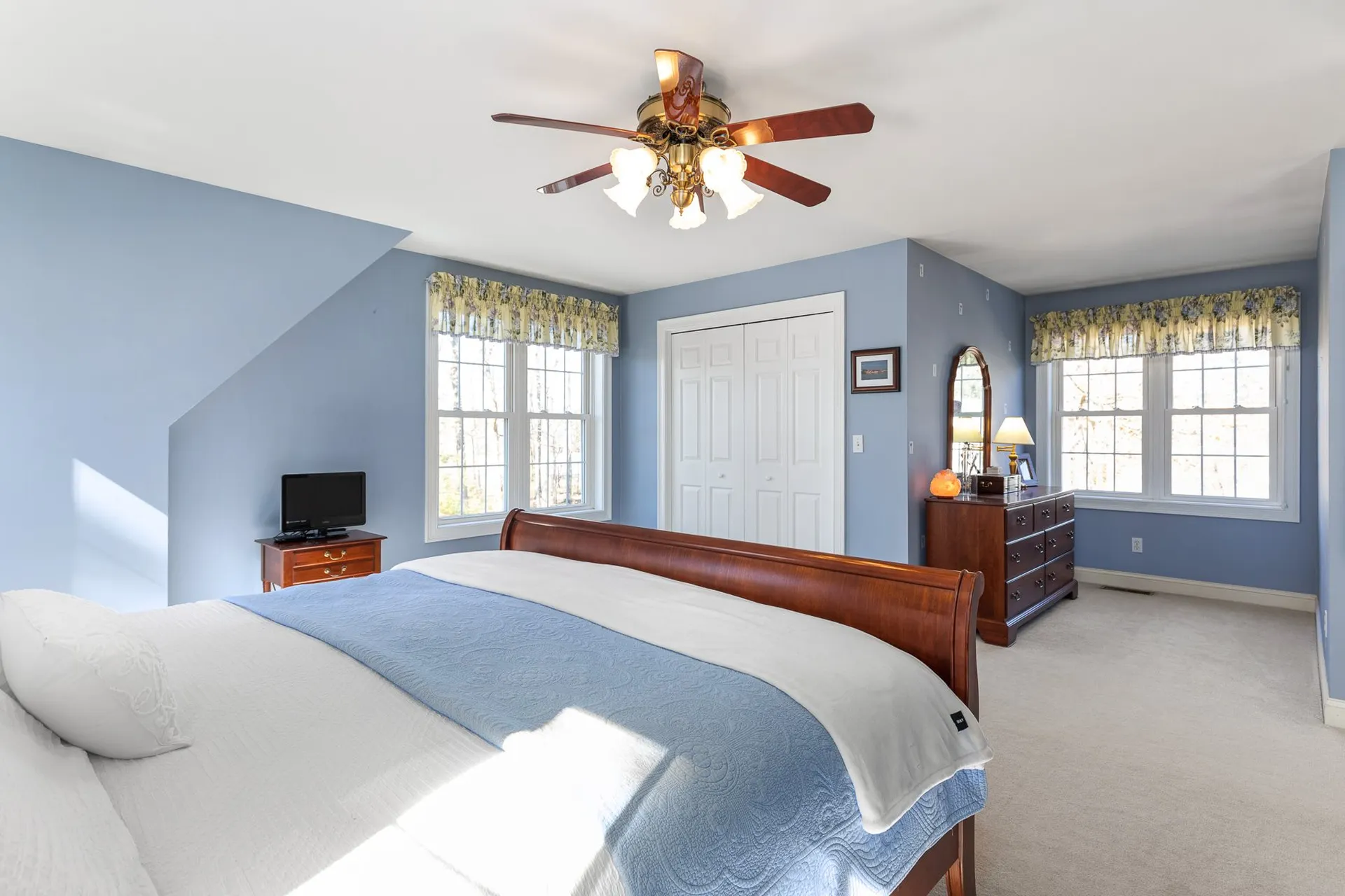 8 Wiggin Way Stratham NH 03885
