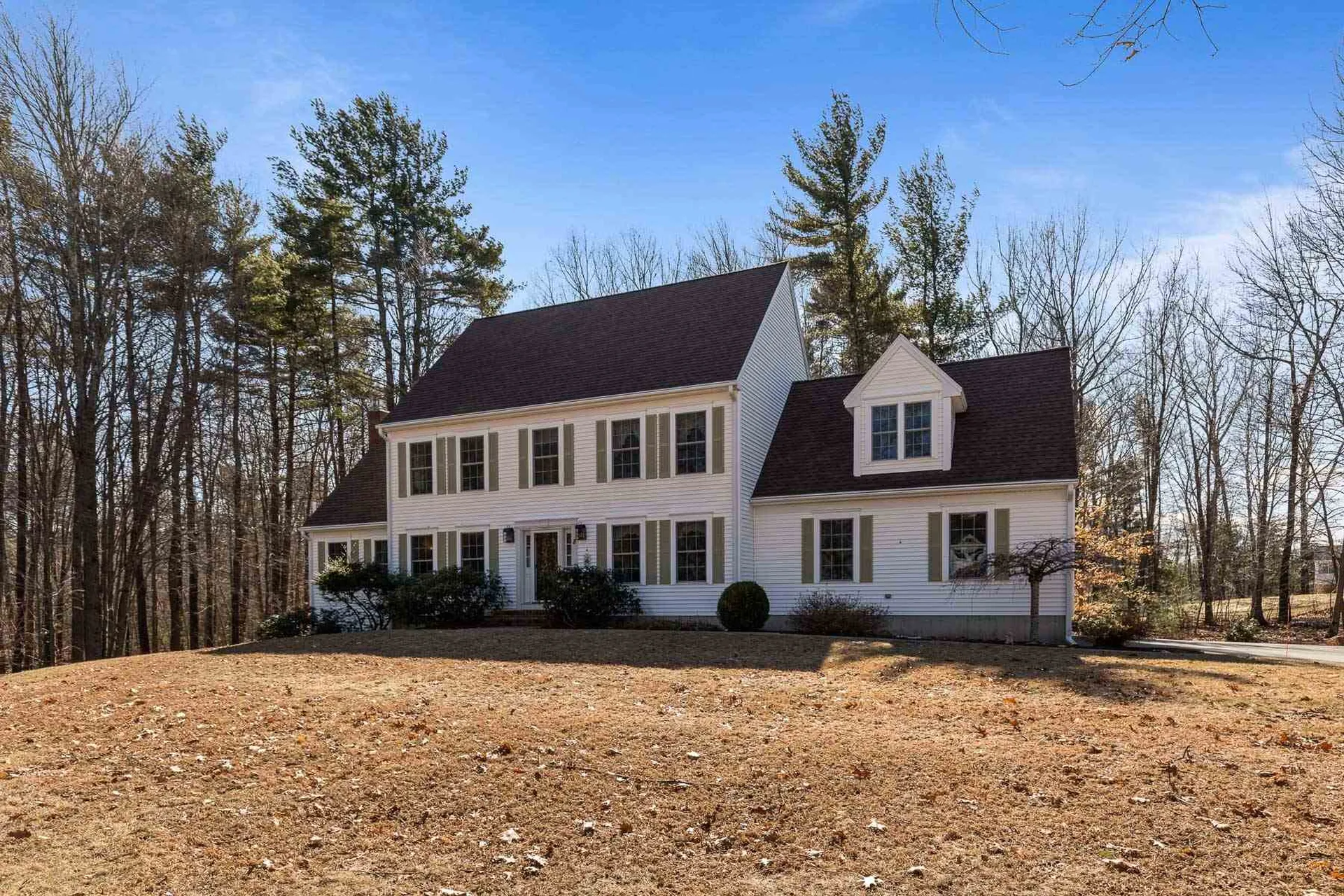 8 Wiggin Way Stratham NH 03885